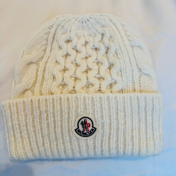 NWOT Moncler Logo Patch Knitted Beanie, One Size - Picture 1 of 4
